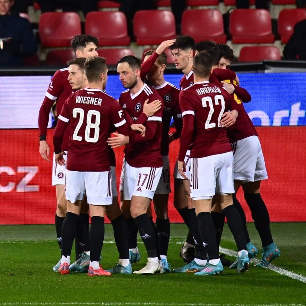 ✍️ REPORTÁŽ | Sparta zvládla domácí zápas s Pardubicemi a zvítězila 3:1. Skóre otevřel LK37, v poslední desetiminutovce zvýšili Minčev a Haraslín. Definitivní podobu výsledku dal v nastavení hostující Černý. Více na webu. #acsparta